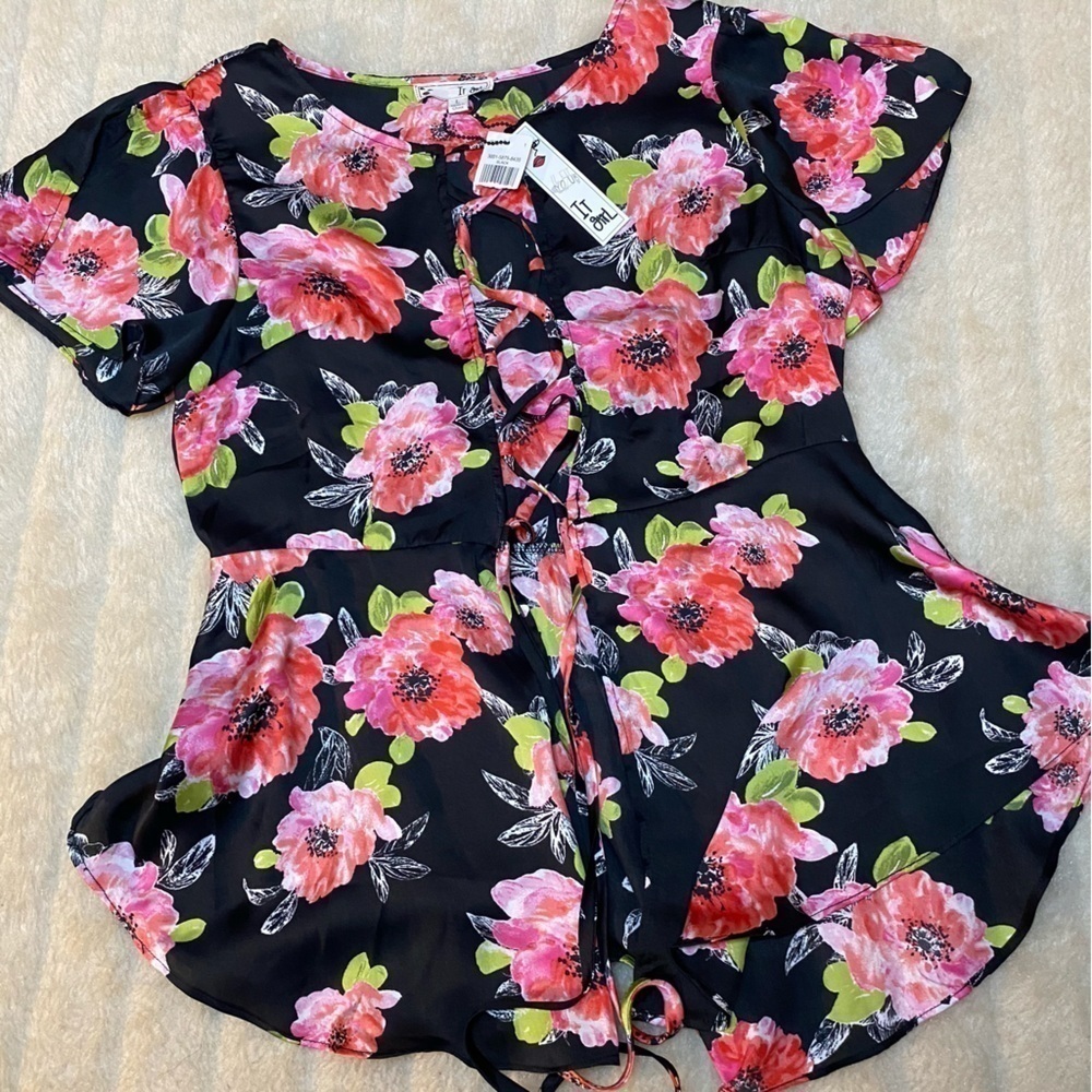 IT Girl Floral Top cut out/ open front